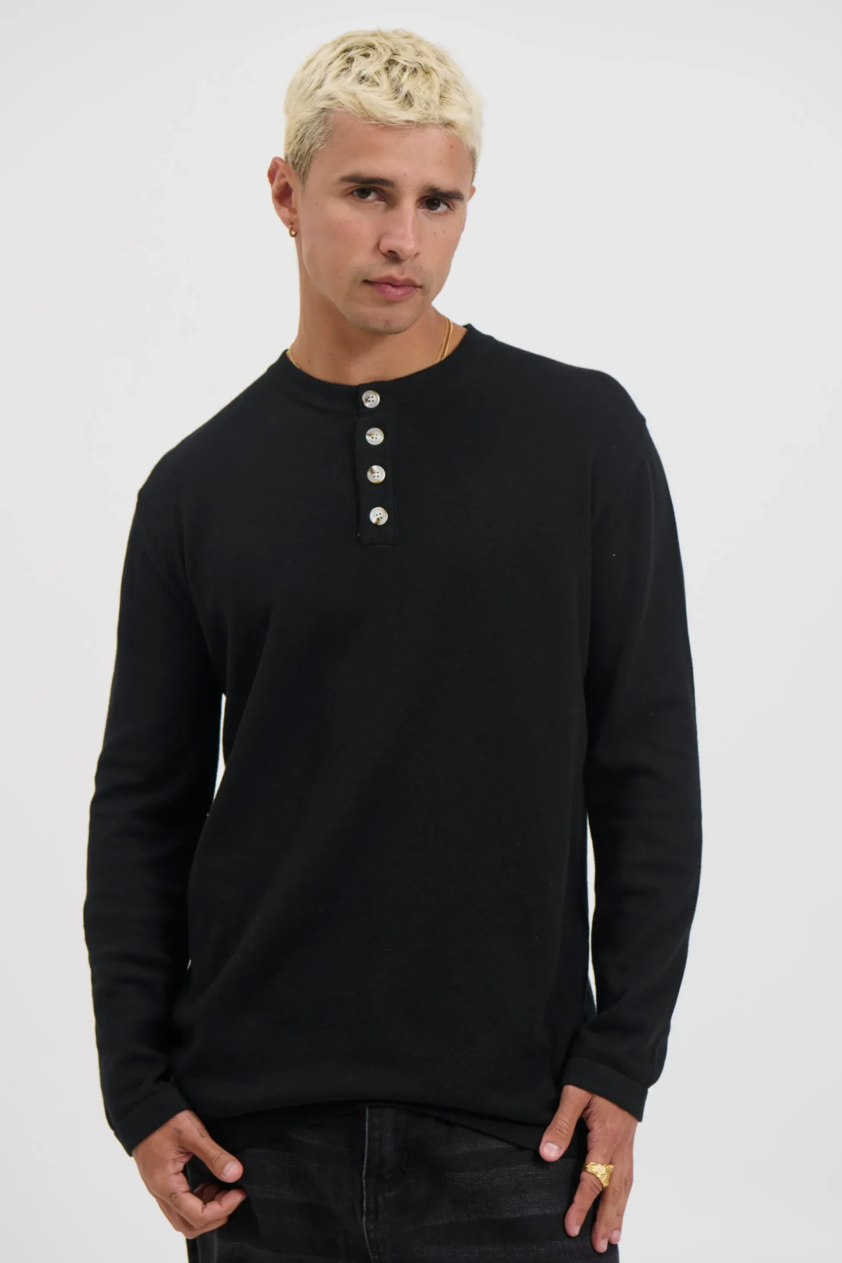 Jackson Fitted Henley Black