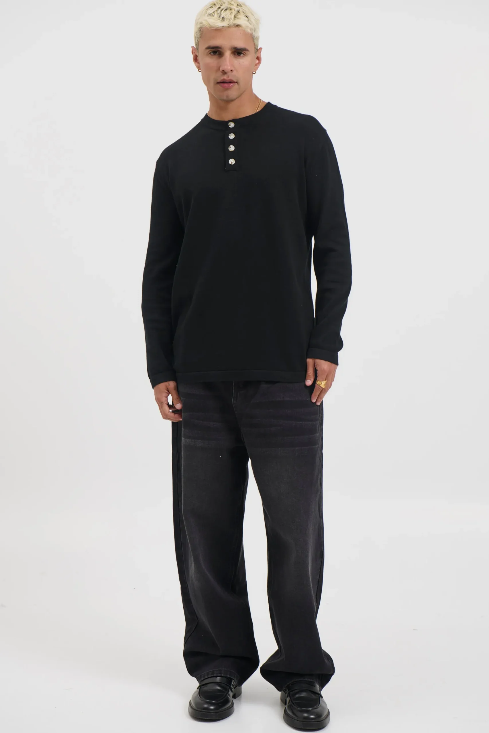 Jackson Fitted Henley Black