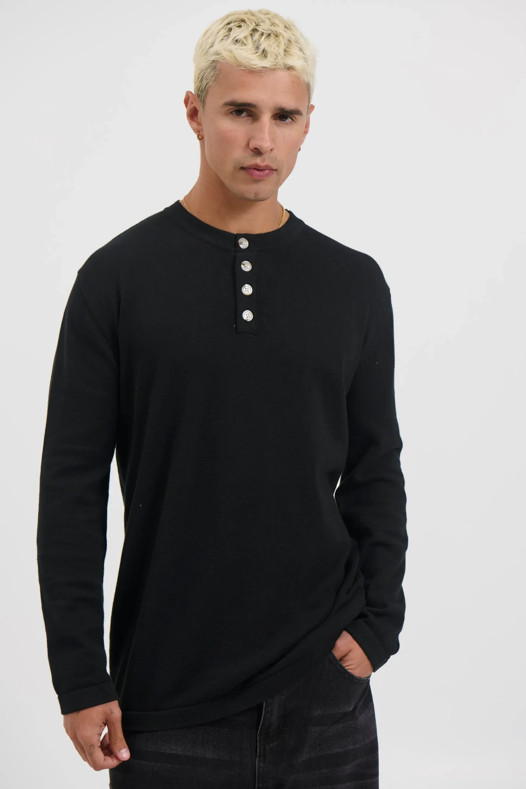 Jackson Fitted Henley Black